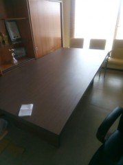 Большой офисный стол для переговоров
